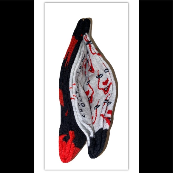 IT Pennywise Crew Socks 2 Pair Men 6-12 Gray Black Red Clown Horror Killer Float - Picture 6 of 12